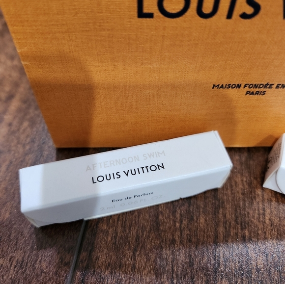 Louis Vuitton Orange Gift Bag Shopping Bag with 2 Tester Fragances. - Picture 3 of 10